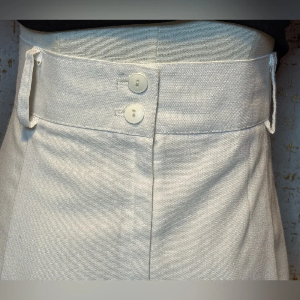 White High-Waisted Skirt with Button Detail - Picture 3 of 4